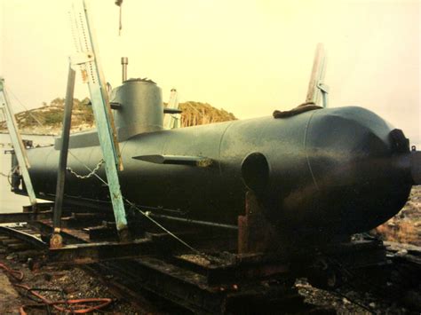 Homemade Submarine! [2048 x 1536] (x-post /r/machineporn) : boatporn