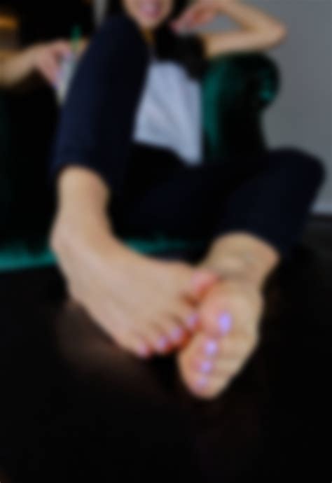 Does seeing my feet make you ache? 😋 : feet