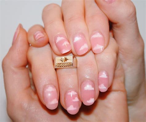 Маникюр в школу: 10 нежных идей для коротких ногтей💅 | theGirl