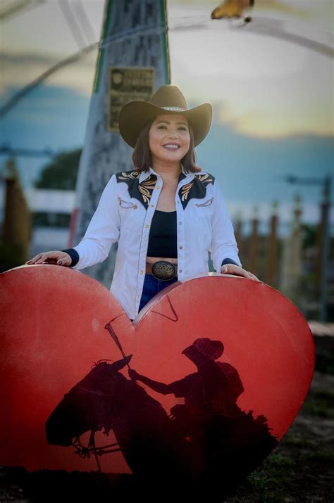 Laura Gaitan - Laura Gaitan added a new photo — at Támara...