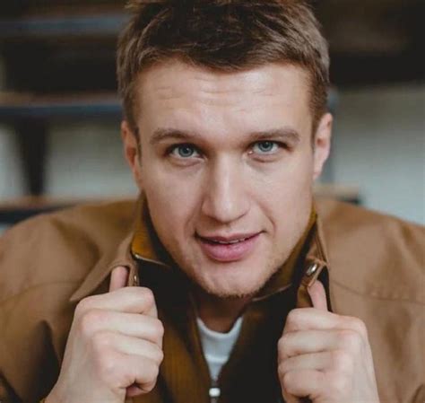 Какая мама, такой и сын: Анатолий Руденко показал свою красавицу-маму