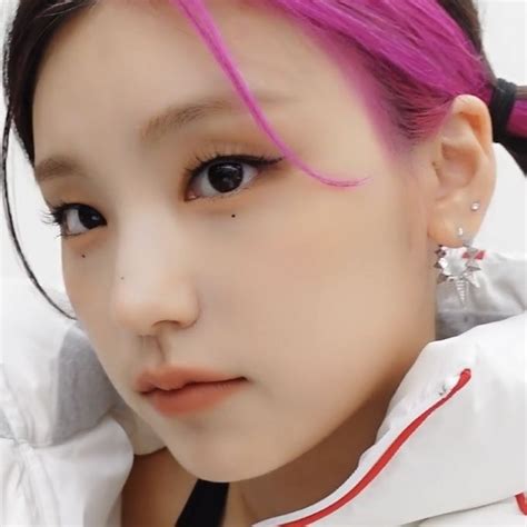 itzy yeji itzy  woman cosplay pink hair