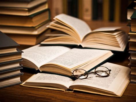 Sejarah Islam dalam Karya Sastra: Netralkah? - Cahaya Islam