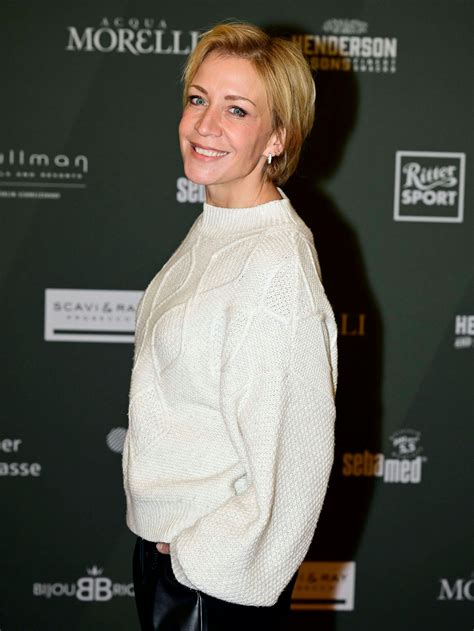 „Bergdoktor“-Star Annika Ernst: Warum sie Weihnachten ohne ihren Mann