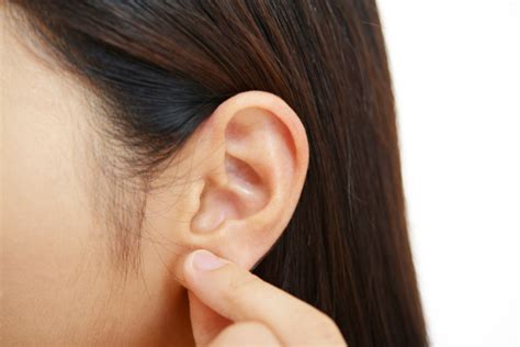 Earlobe Cyst: Causes, Symptoms, Risk Factors and Home Remedies