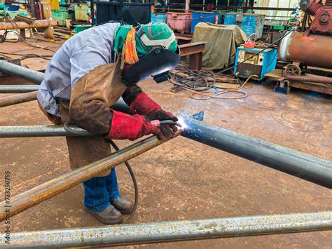Welding Your Way To A New Career: 5 Steps To Becoming A Skilled Pipe Welder