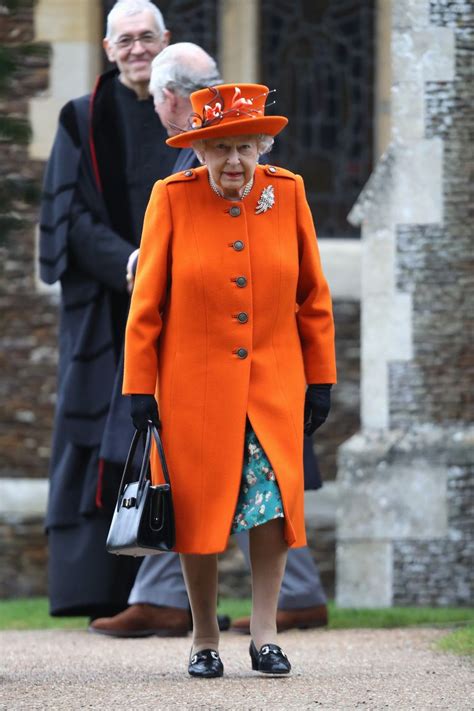 Queen Elizabeth's Best Fashion Looks - The Queen's Classic Outfits
