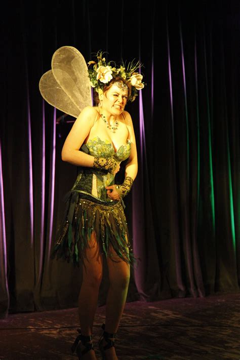 Live Shows – Burlesque performance – La Fée verte