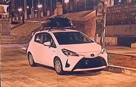 syntaghma maghkas odighos parkare pano stin platia