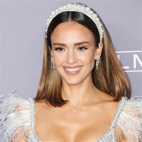 Jessica Alba Fans Are Blown Away By Her Glam Red Carpet Appearance ...