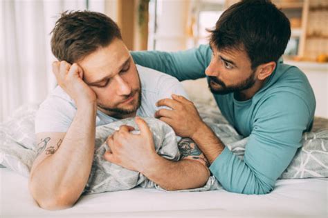 Gay Men Bed - Banco de fotos e imágenes de stock - iStock