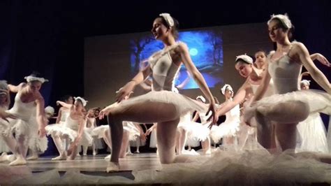 55 години балет в Перник! Балерините от пернишката школа показаха ...