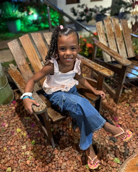 Valentina Reis (@tinarosariio) • Instagram photos and videos