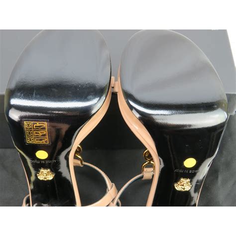 VERSACE NUDE PATENT LEATHER GOLD HEAD MEDUSA LOGO SANDALS HEEL PUMPS 37