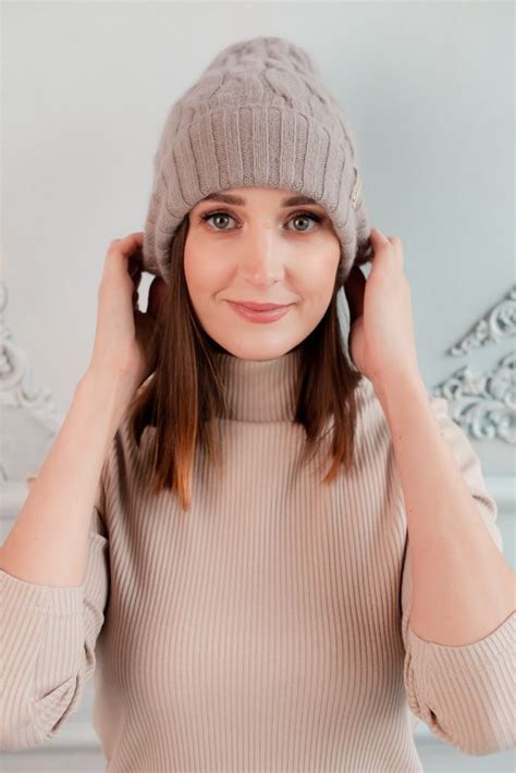 Теплая шапка из Ангоры с косами | Winter hats, Fashion, Sweaters