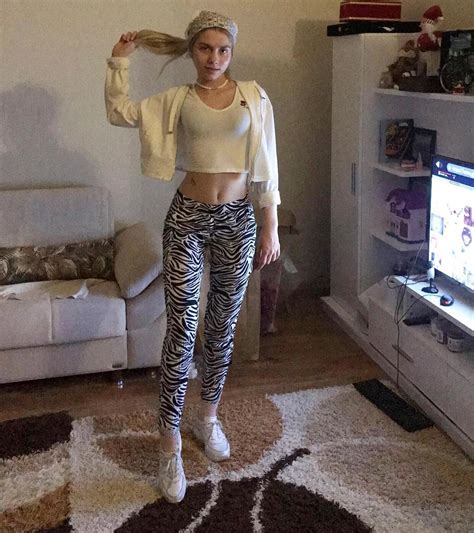 aleyna tilki #1776928 - uludağ sözlük galeri