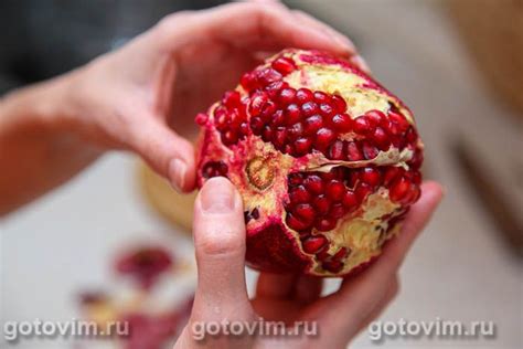 Бараньи котлеты на косточке с пряной зеленью и гранатом . Рецепт с фото