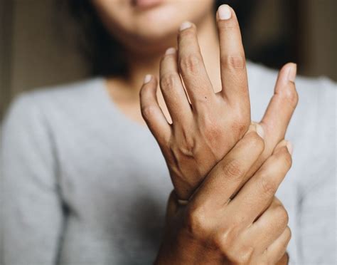 A Guide To Wrist Sprain - Oppo Health Quality Orthopaedic Supports and