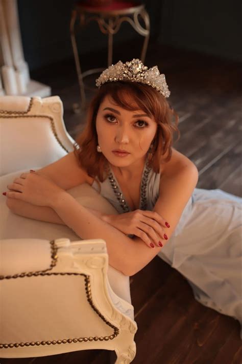 Диадема из страз, хрусталя и Брошь | Fashion, Crown jewelry, Crown