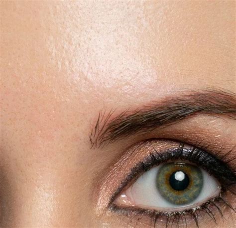 Retouch4me Mattifier. Tones down highlights on skin in photos