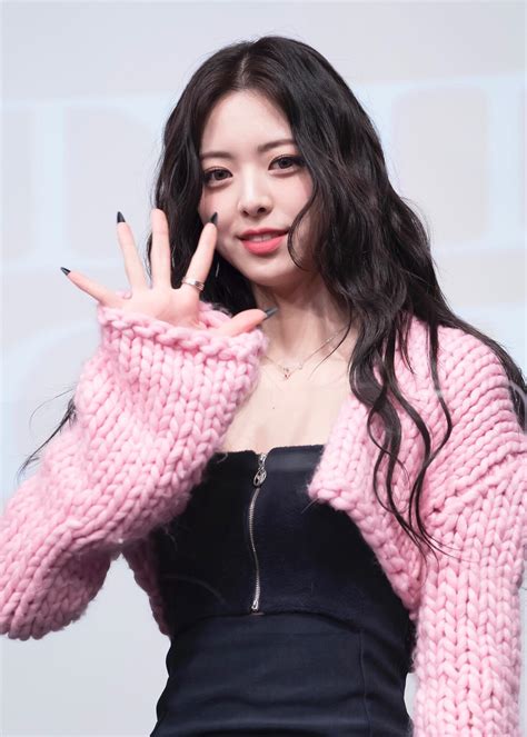 220409 Yuna : r/yuna