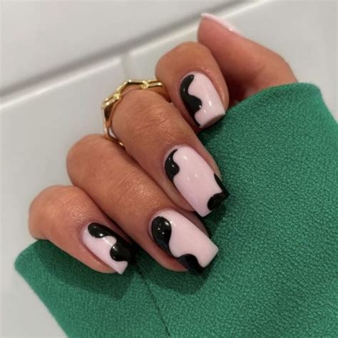 50 Classy Black Nails for Dark and Mysterious Manicure - Your Classy Look