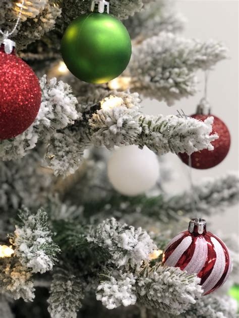 How To Decorate Your Office Christmas Tree - Mploy Staff: Recruitment ...