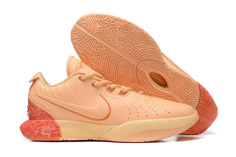 Джеймс Леброн - Баскетбольные кроссовки Nike LeBron 21