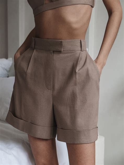 Свободные шорты с отворотами :: LICHI - Online fashion store