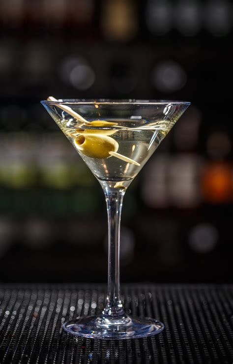 How to Make a Martini - Art of Drink
