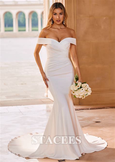 Hairstyles for off the shoulder wedding dresses | Beachweddingtips.com
