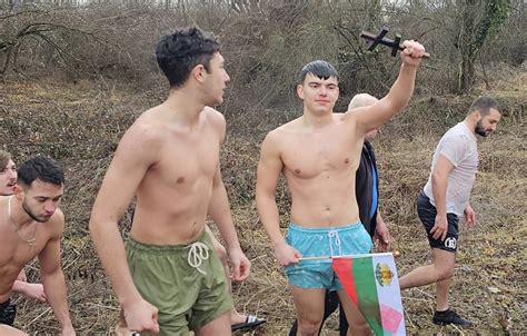 Герасим Григоров извади Богоявленския кръст в Правец (Правец, Новини ...