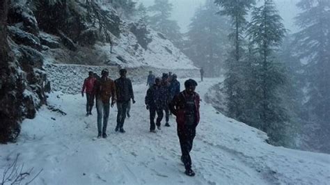 First snowfall of season in chakrata and dhanolti - उत्तराखंड : मसूरी ...