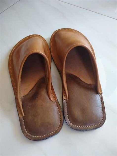 Pin de Alex Rijper em 1 | Sapatos sandálias, Pantufas, Chinelos