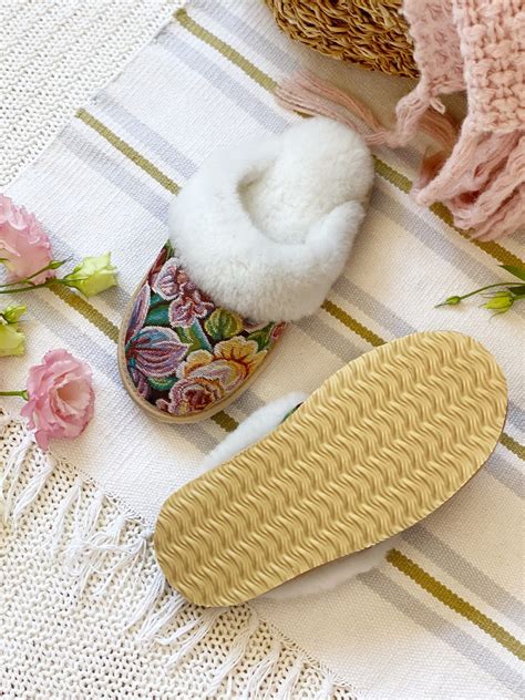 Меховые тапочки жемчужные закрытые с гобеленовым верхом - купить по ...