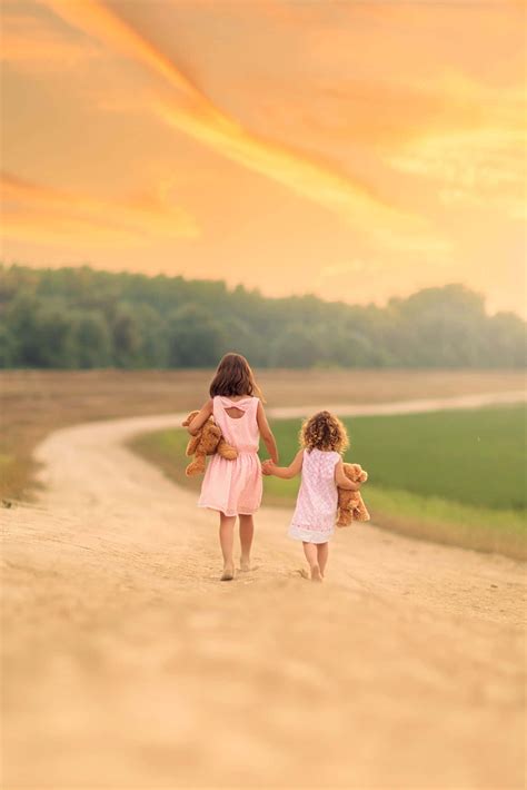 Download Sister Pictures | Wallpapers.com