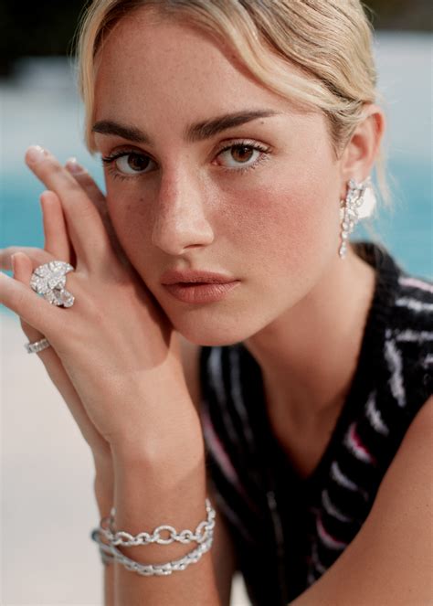 Celebrity Wetlook Archive: Grace Van Patten - Only Natural Diamonds
