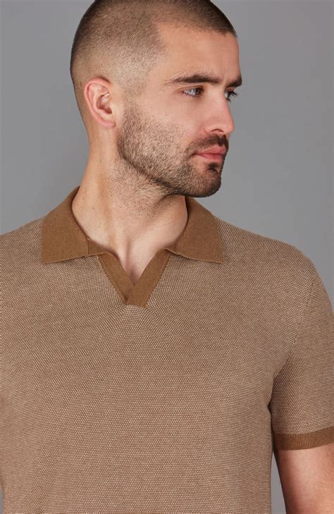 style  mens buttonless polo follow  expert tips paul