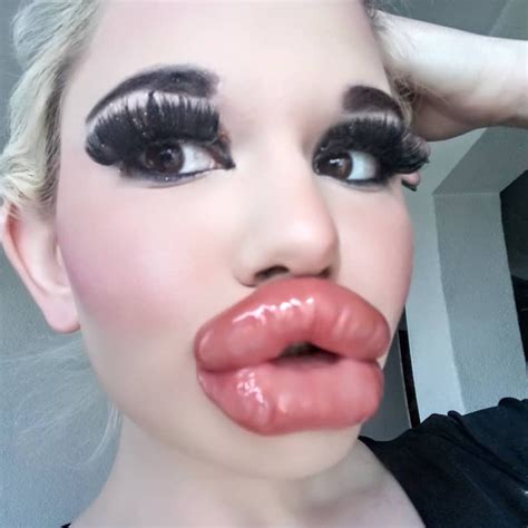 Albums 97+ Pictures How To Kiss A Guy With Big Lips Excellent