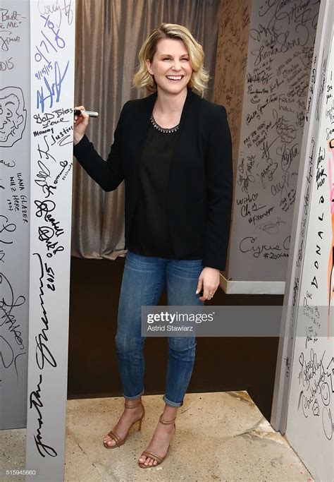 Jennifer Robertson's feet