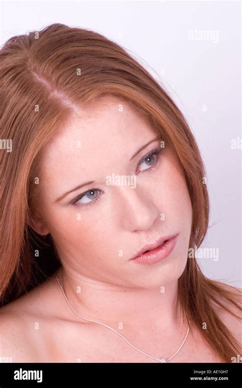 Beautiful young red haired Irish woman Stock Photo - Alamy