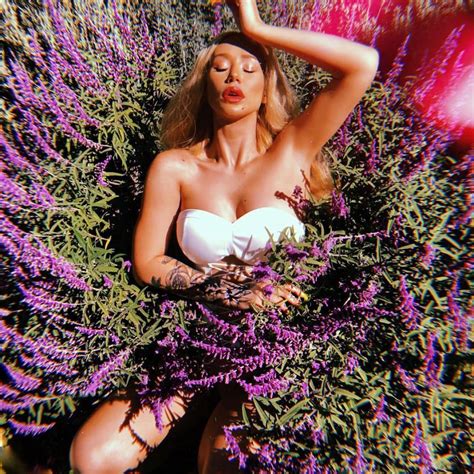 IGGY AZALEA – Twitter and Instagram Pictures, October 2018 – HawtCelebs