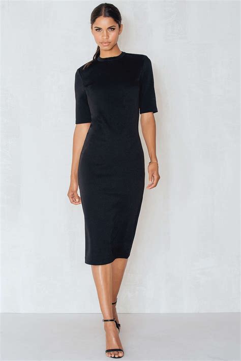 This classic black dress is amazing! The Fitted Mid-sleeve Dress by