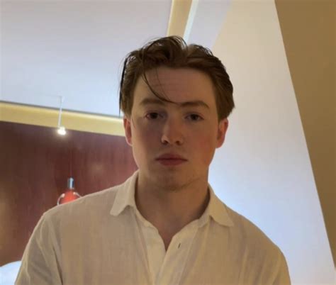 heartstopper actor kit connor forced     bisexual