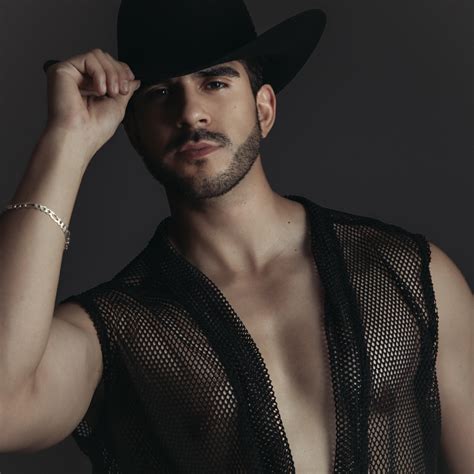 Dándole duro en el gym 🔥 - Cesar Quezada y su Maximo estilo | Facebook