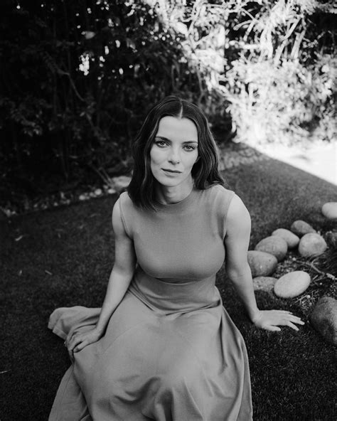 Betty Gilpin Is a Vivid Talker - The New York Times