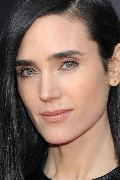 Hottest Women Celebrity's Beauty Secrets: Dermatologist Approved Tips Image 7