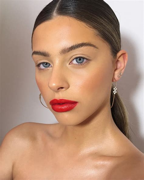 Steps to achieving the perfect and clean slick back middle part at home 13