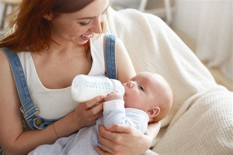 Как разводить смесь для новорожденных: инструкция как приготовить ...