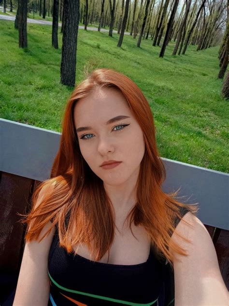 Рыжая девушка